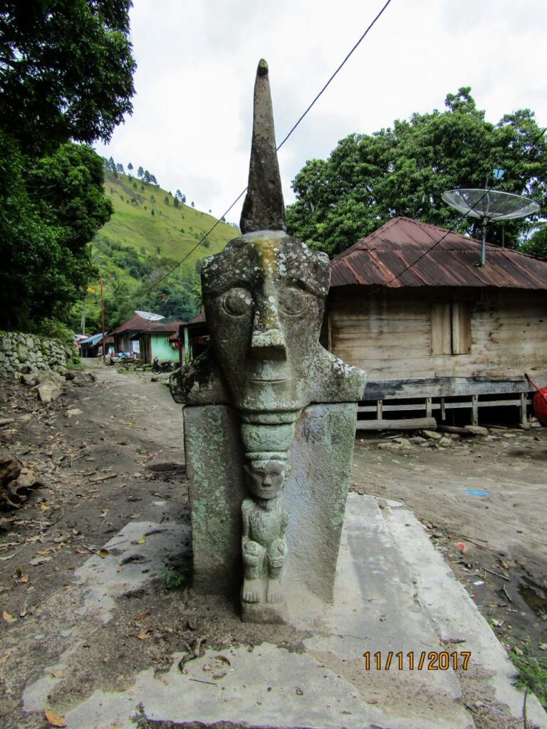 Perkampungan Tua Banjar Tonga & Monumen Lumbantoruan